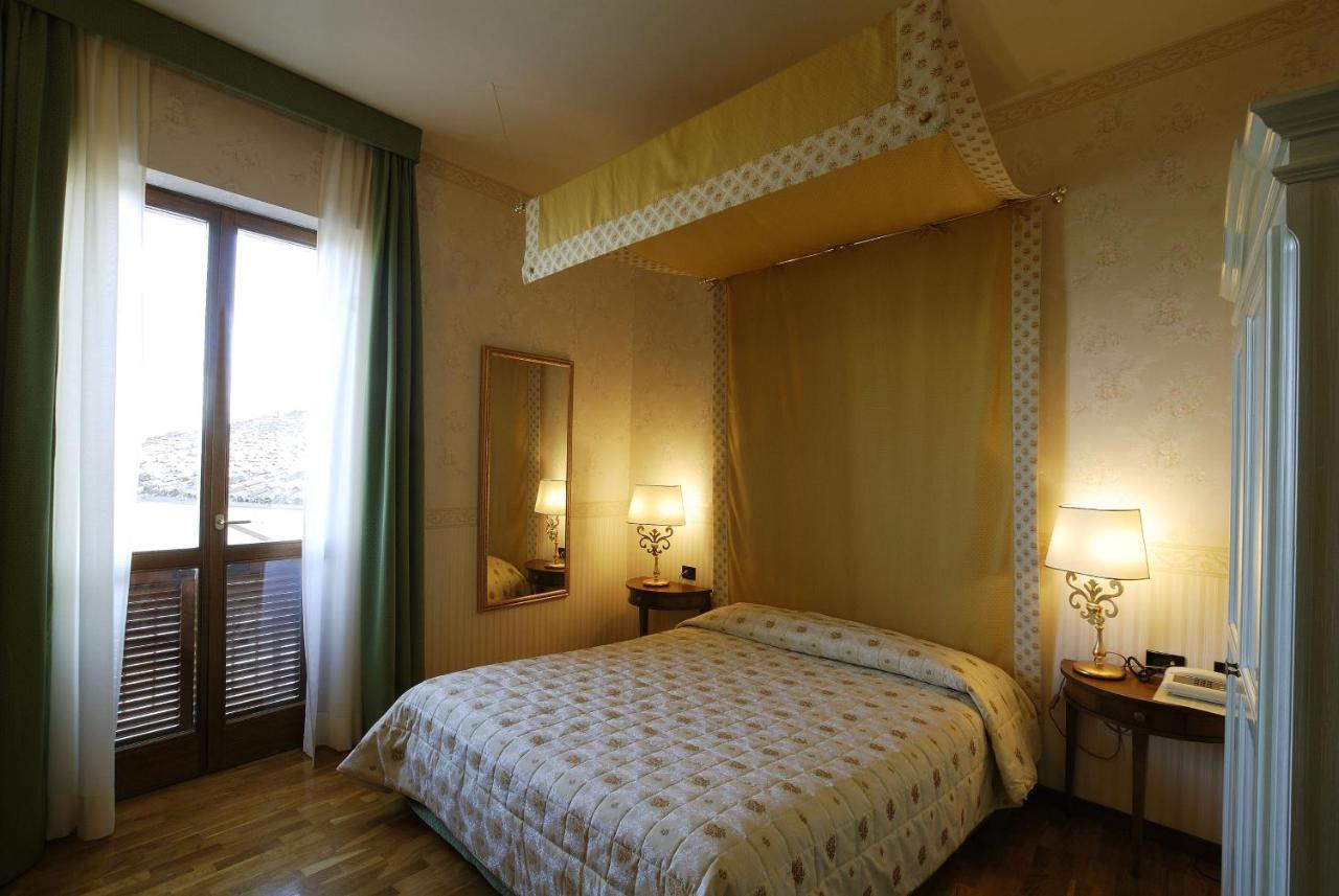 Hotel Zunica Ospitalità dal 1880 à Civitella Del Tronto Extérieur photo